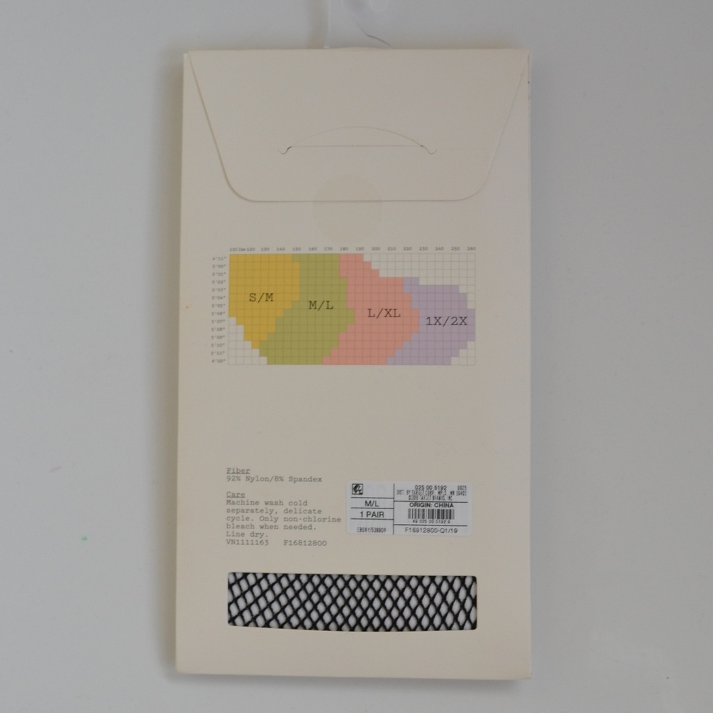 • FISHNET STOCKINGS • - Picture 2 of 2